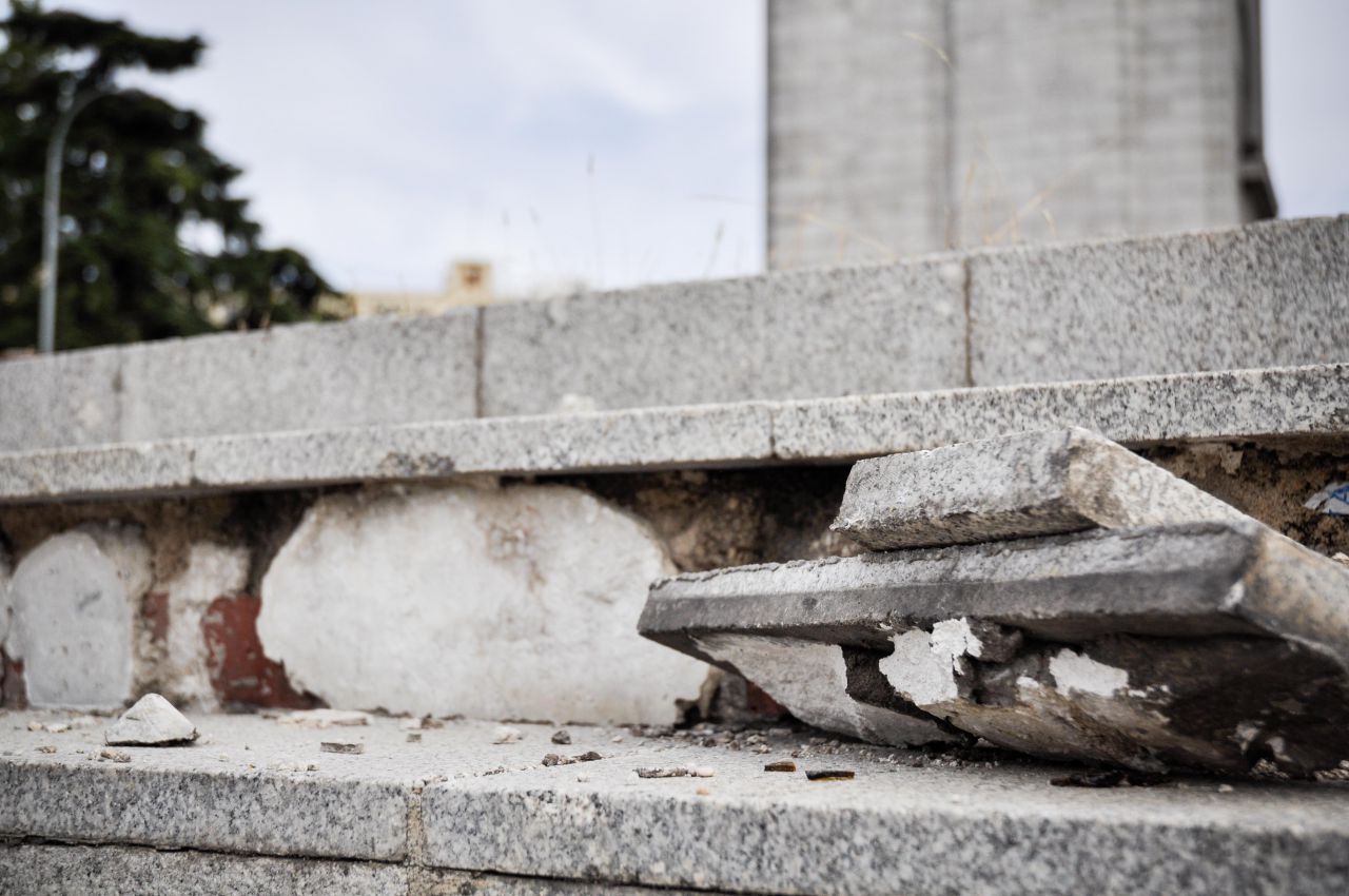 Desperfectos en el Arco de la Victoria de Moncloa.