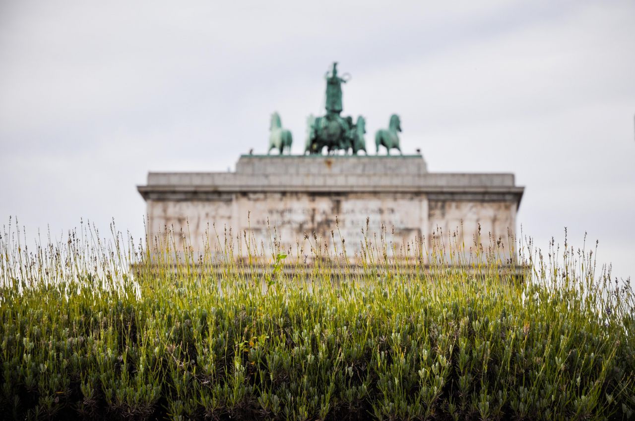Desperfectos en el Arco de la Victoria de Moncloa.