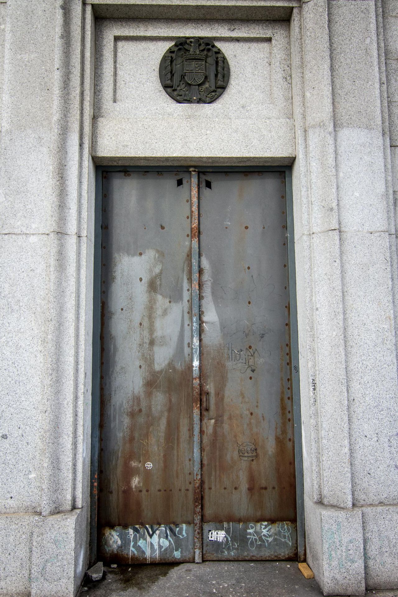 Desperfectos en el Arco de la Victoria de Moncloa.