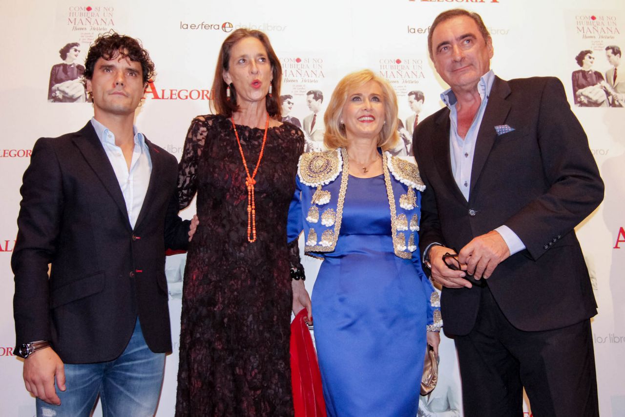 Presentación del libro 'Como si no hubiera un mañana' de Nieves Herrero y presentado por Carlos Herrera, Paola Dominguín y Miguel Abellán en la sala Alegoría.