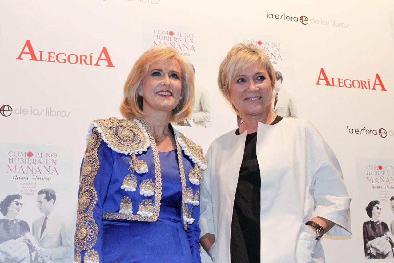 Nieves Herrero con Inés Ballester.