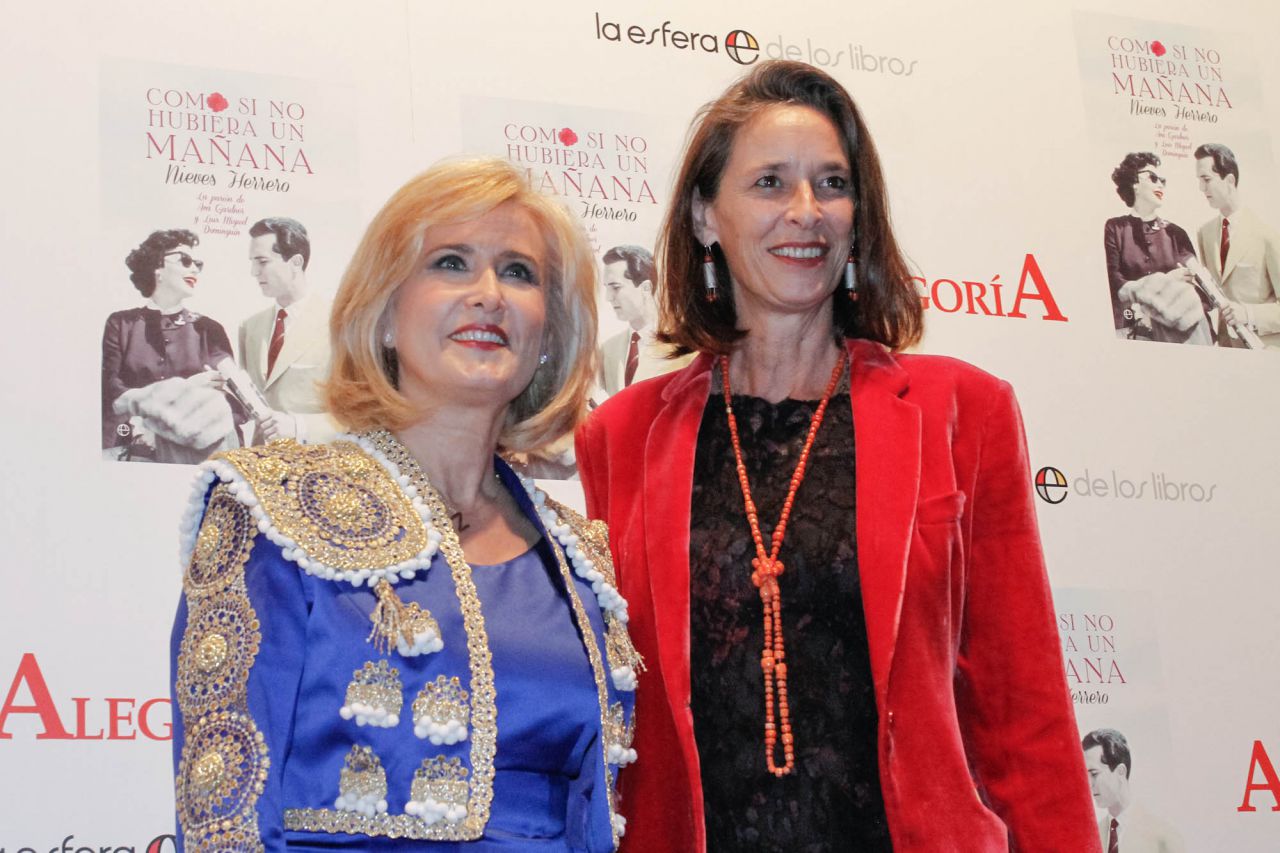 Nieves Herrero y Paola Dominguín.
