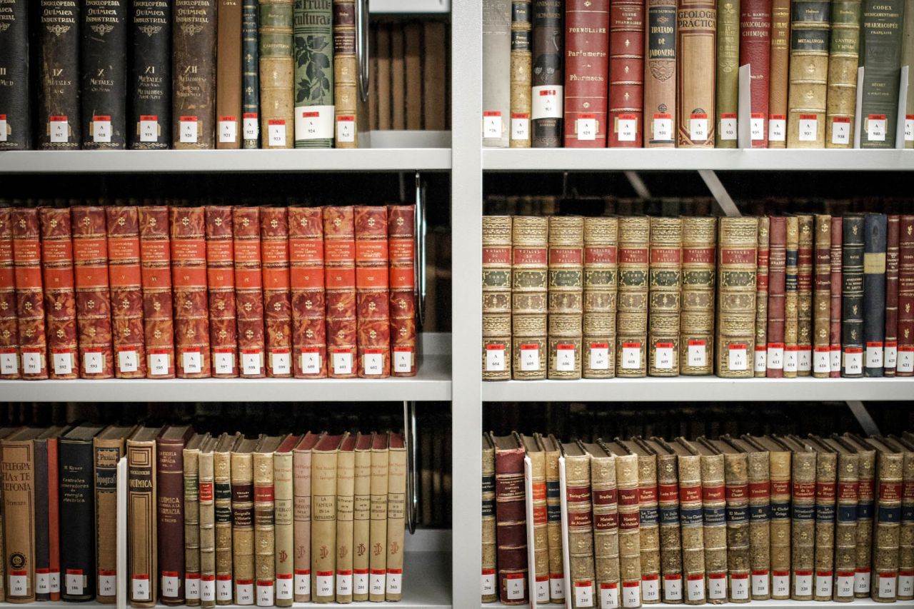 También se guardan libros formativos y escolares.