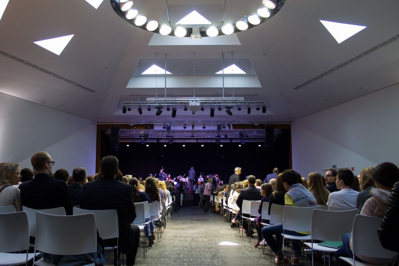 Salón de actos del nuevo Colegio Alemán de Madrid