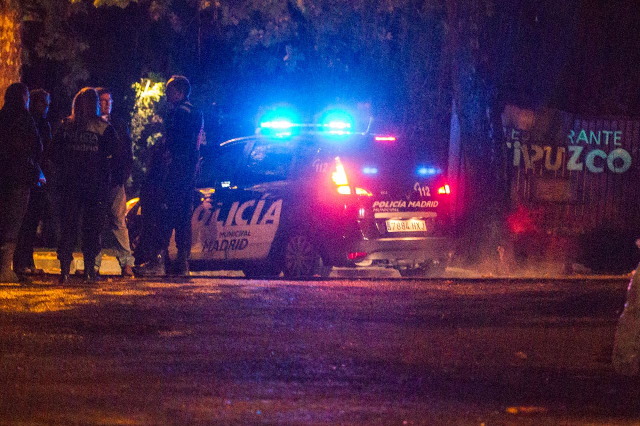 Dispositivo de la Policía Municipal para desalojar a los ocupantes del restaurante Guipúzcoa.
