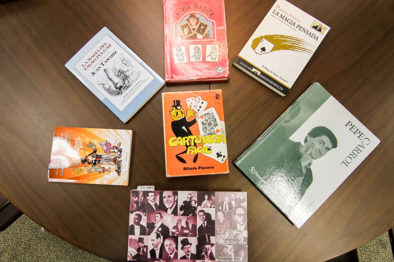 Composición con varios libros de diversos magos españoles tales como Juan Tamariz, Pepe Carrol o Ramón Rioboo