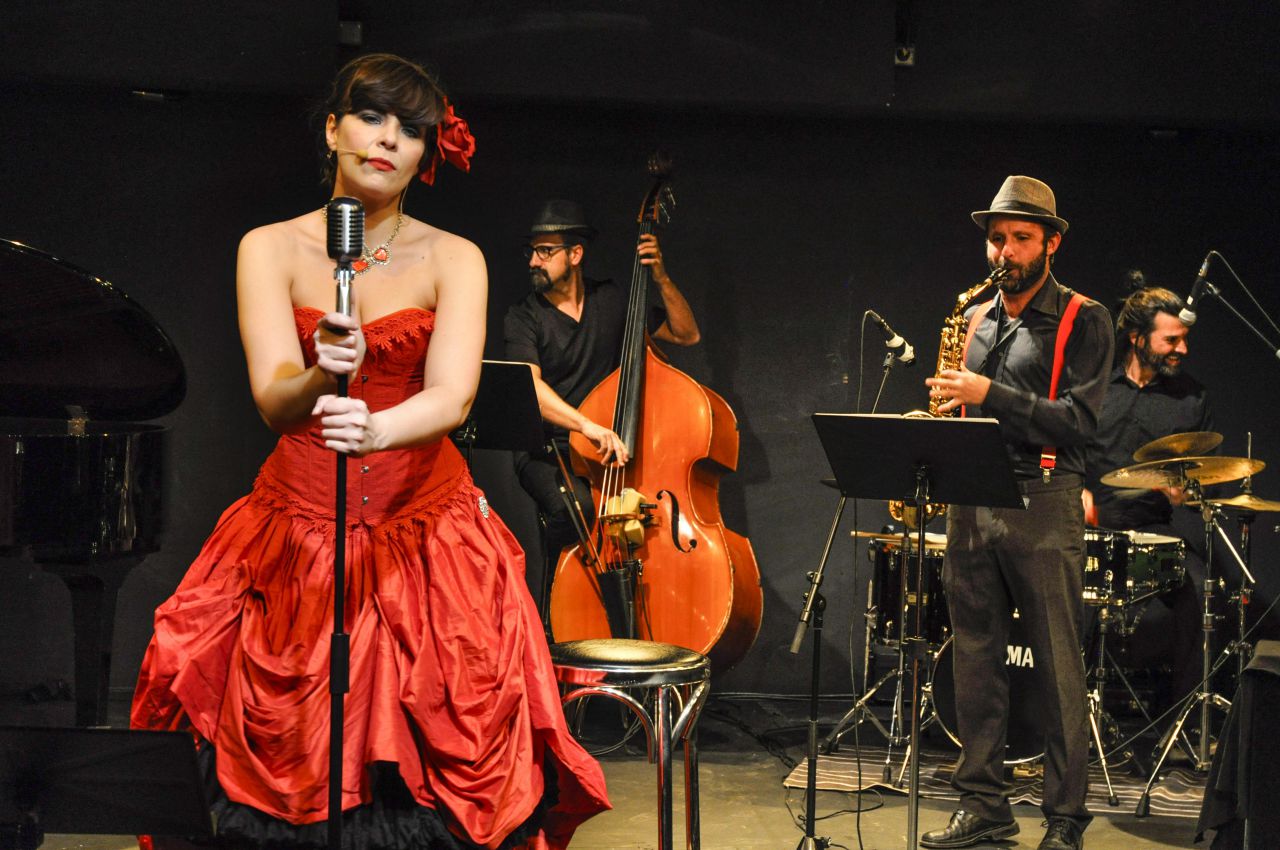 Pase gráfico ' El amor y otros vicios un cabaret único'.