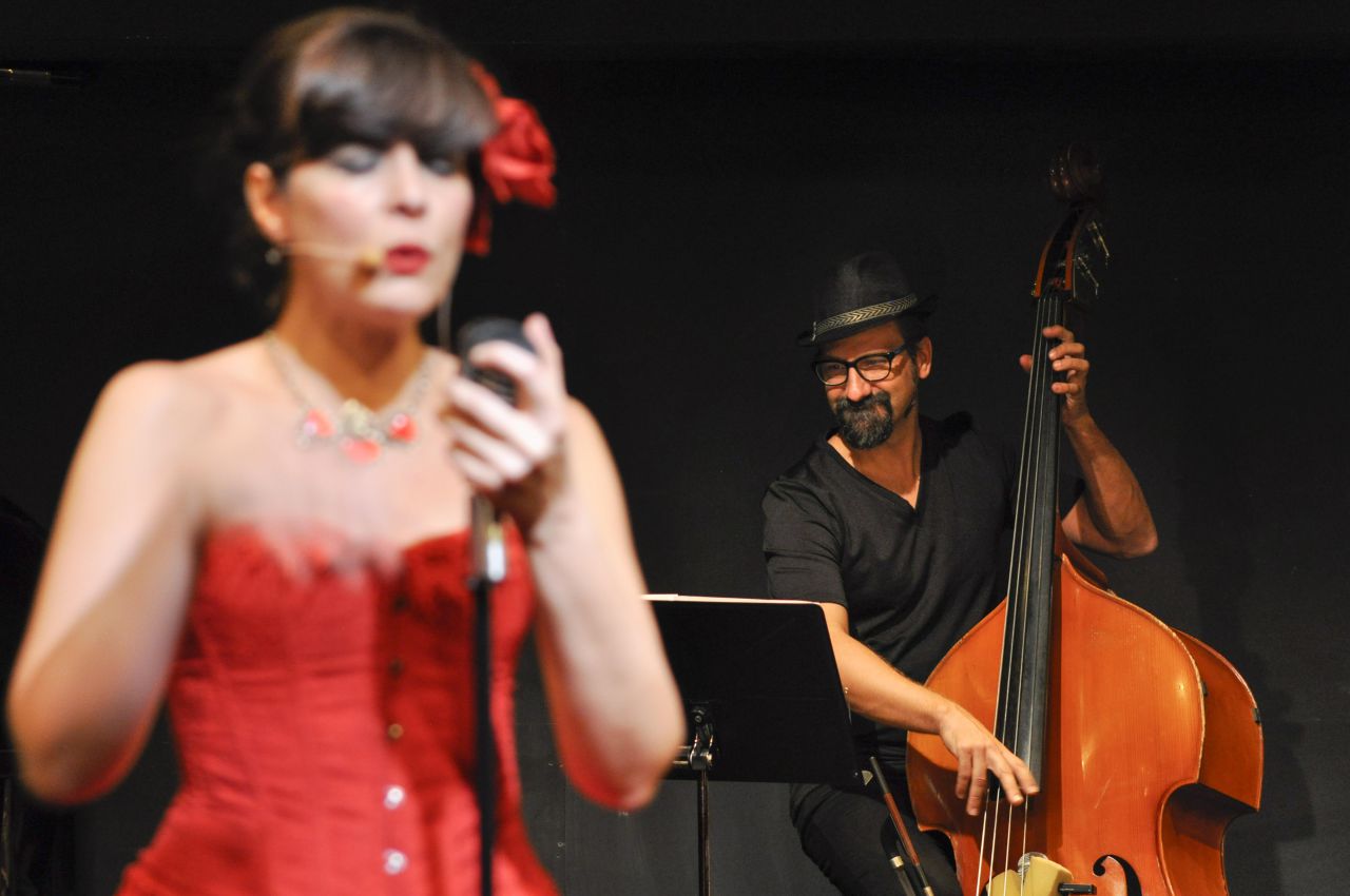 Pase gráfico ' El amor y otros vicios un cabaret único'.