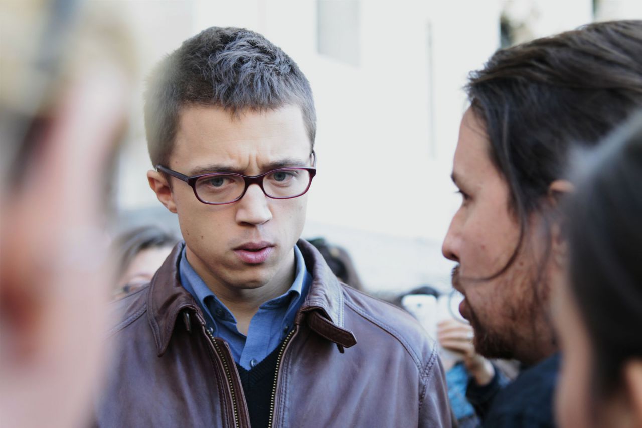 Íñigo Errejón en el Ayuntamiento para apoyar a los franceses