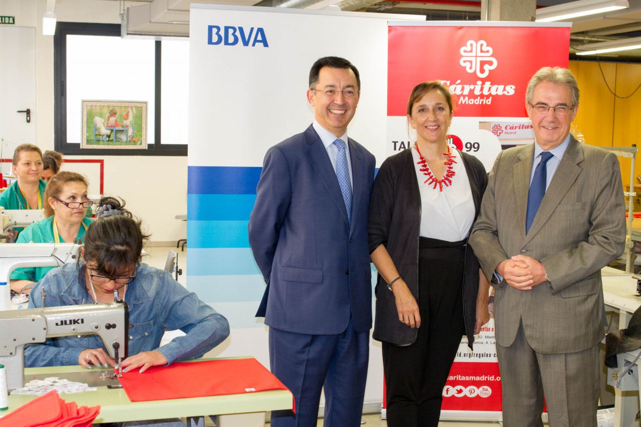 BBVA visita las instalaciones de la empresa social Reto 99 de Cáritas Madrid, donde trabajan mujeres en riesgo de exclusión.
