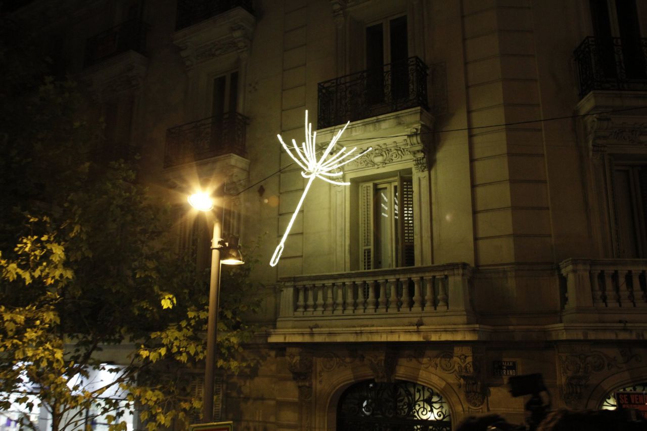 El alumbrado de Navidad se realiza íntegramente con tecnología LED, con la misma eficiencia y rendimiento que las tradicionales, pero que permite ahorros de consumo de entre el 40 y el 60 por ciento. Además, por su flexibilidad se adapta mejor a las diferentes propuestas de diseño.