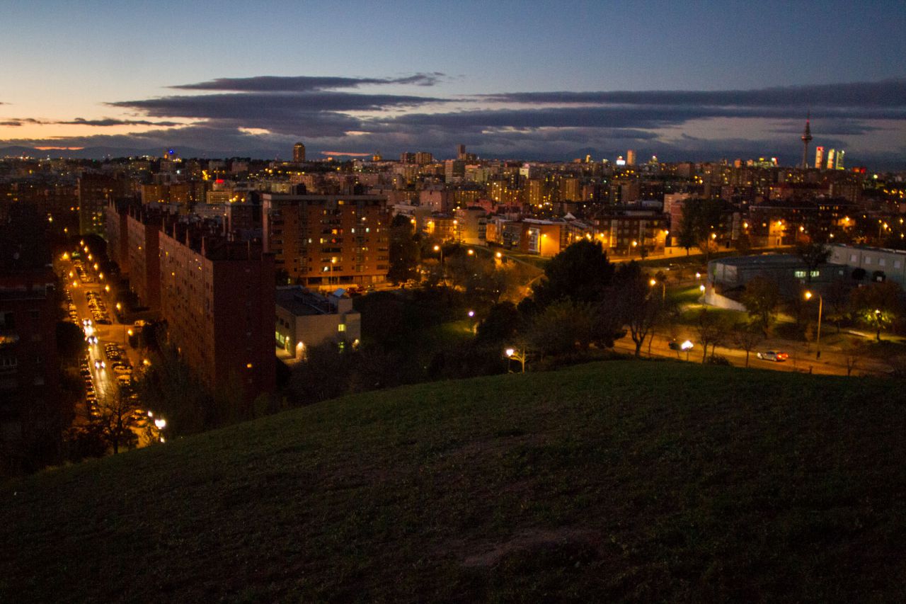 Madrid iluminado desde el cerro del Tío Pío.