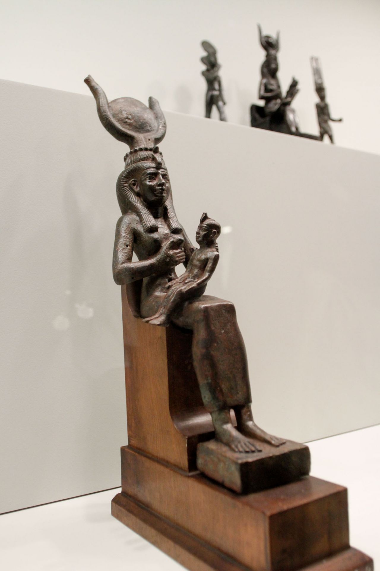 Representaciones de Isis con Horus.
