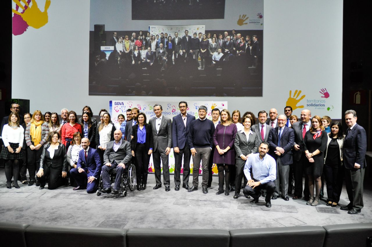 Foto de familia con todos los premiados.