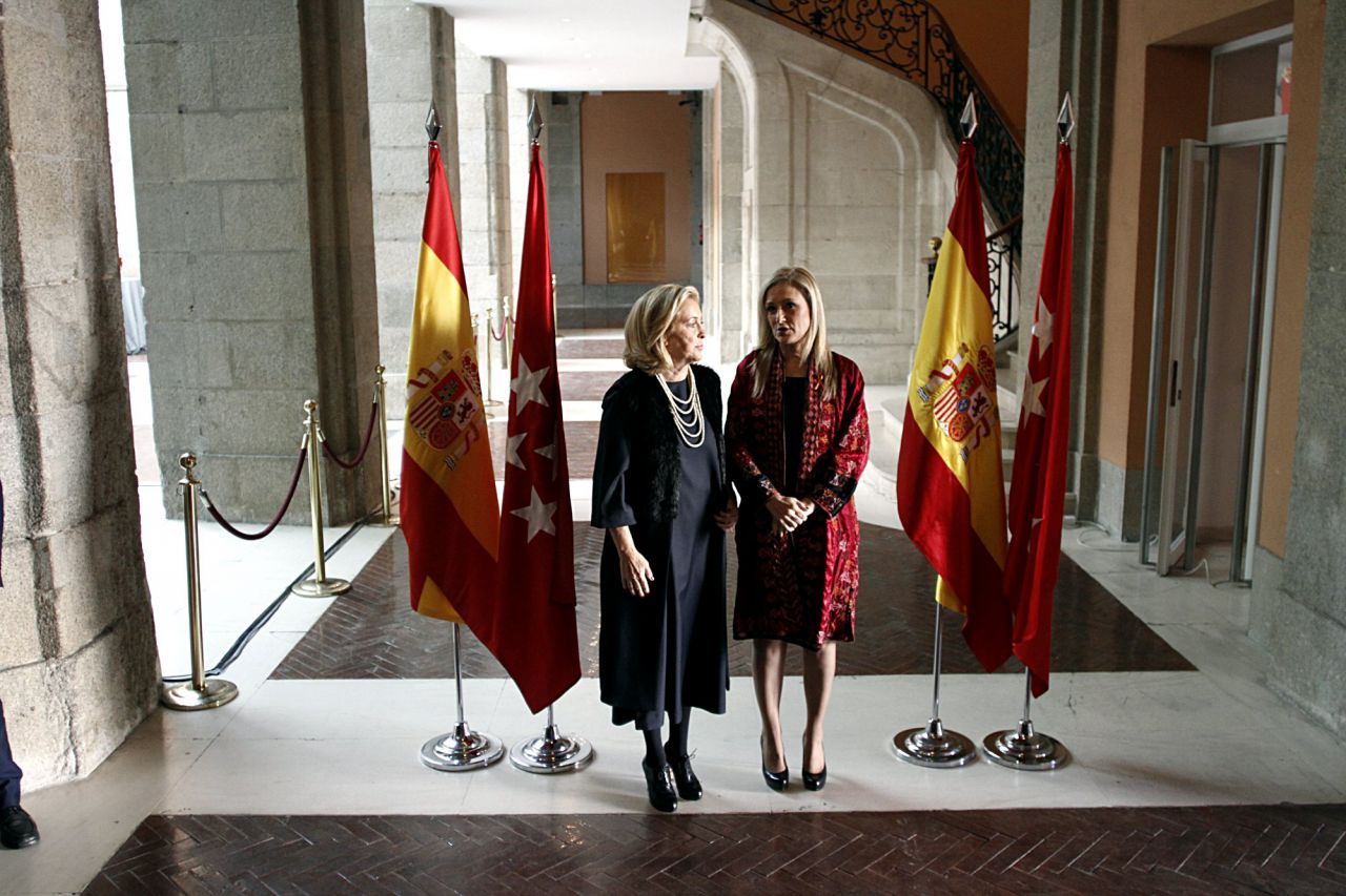 La delegada del Gobierno en Madrid, Concepción Dancausa, y la presidenta de la Comunidad de Madrid, Cristina Cifuentes.