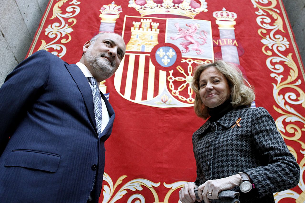 El presidente del Tribunal Constitucional, Francisco Pérez de los Cobos, y la Fiscal General del Estado, Consuelo Madrigal.