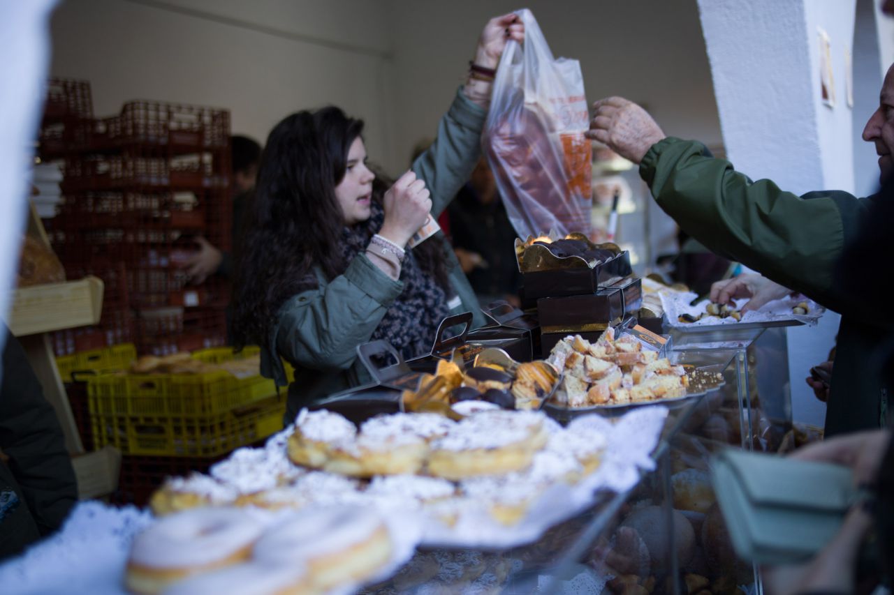 Puesto de dulces en el mercado de la Cámara Agraria.