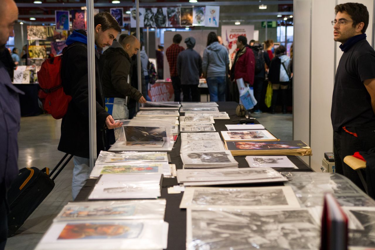 Stand de venta de dibujos originales.