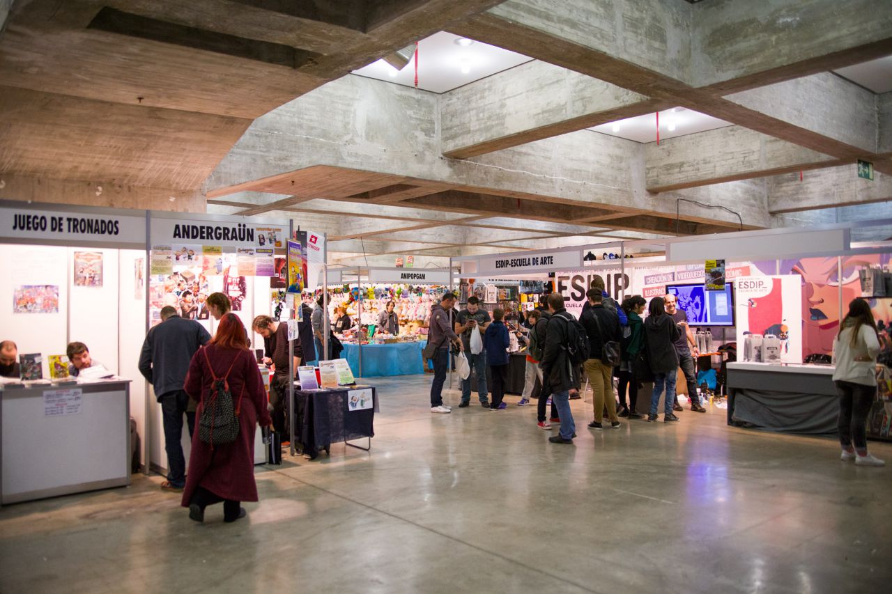 Varios stands de Expocómic.