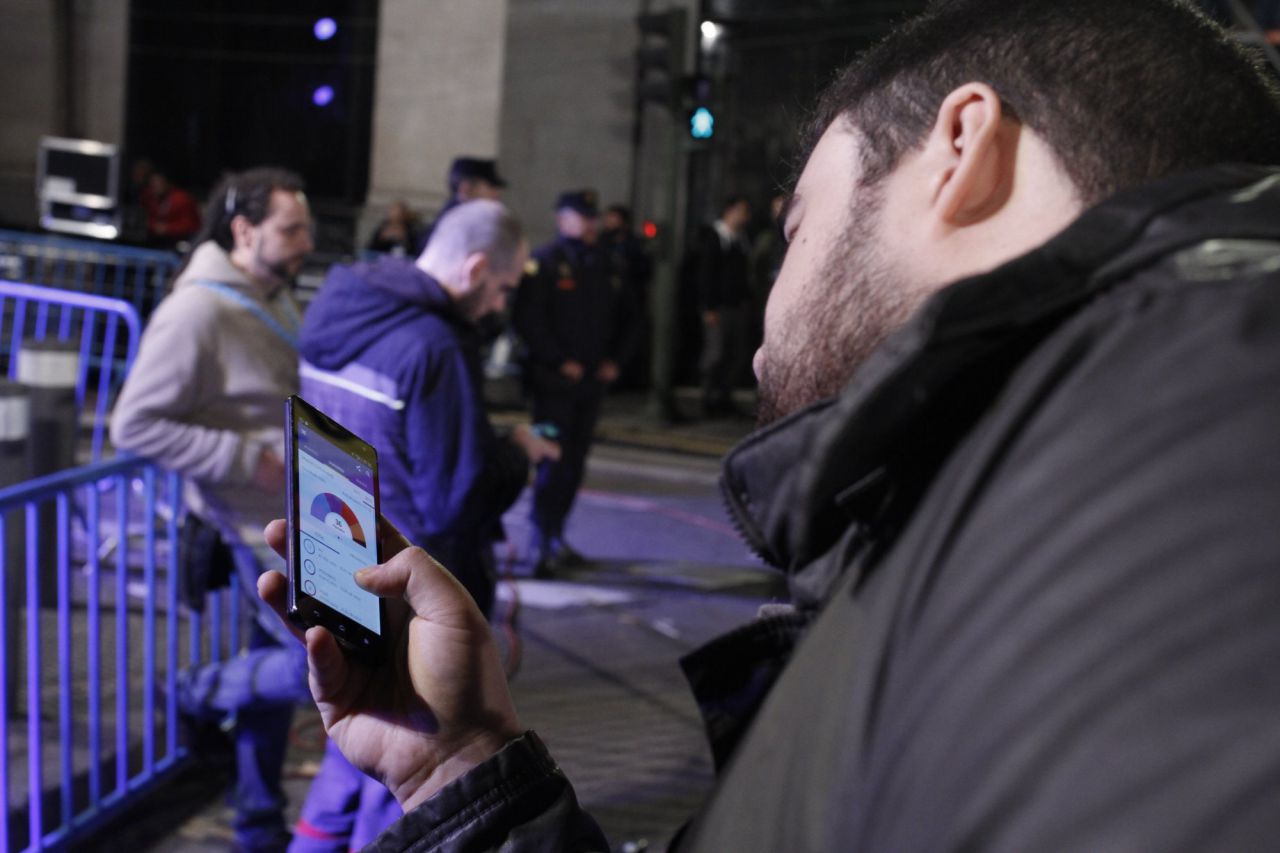 Exterior de la sede de PP en la noche electoral