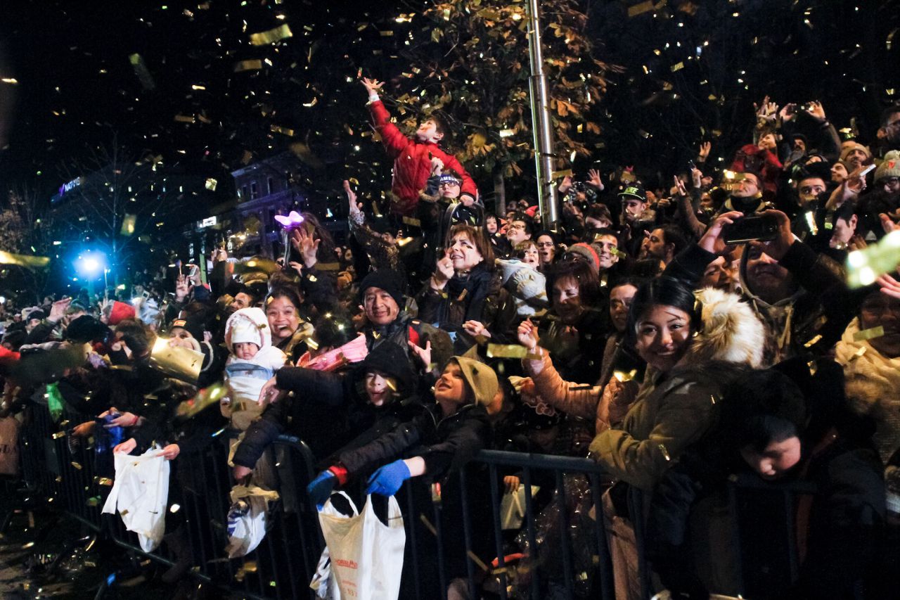 Miles de personas han asistido a la cabalgata de Reyes de Madrid.