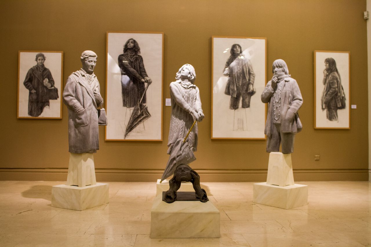 La portadora de medallas, 2012; La que mira al cielo, (2014); La perpleja, (2015).