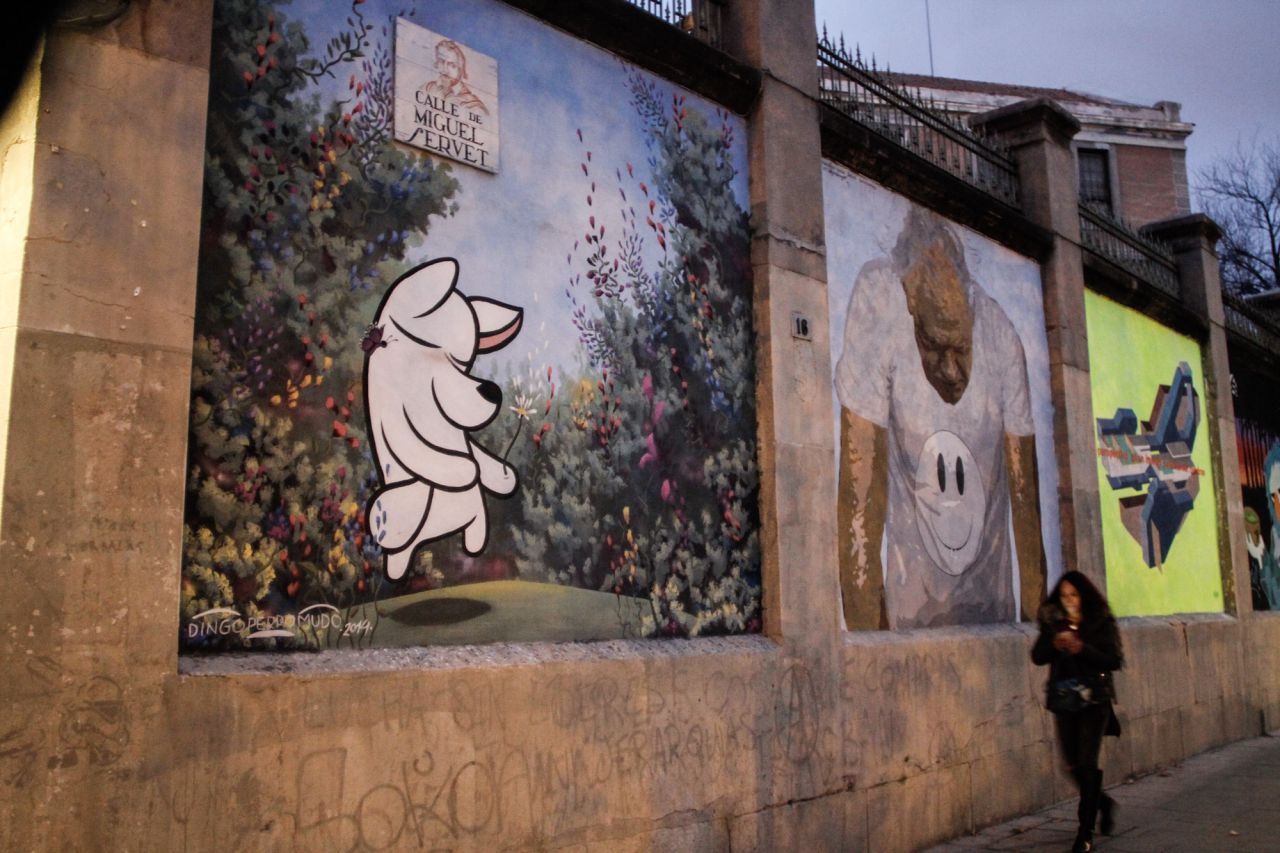 Muros de Tabacalera en la calle Miguel Servet