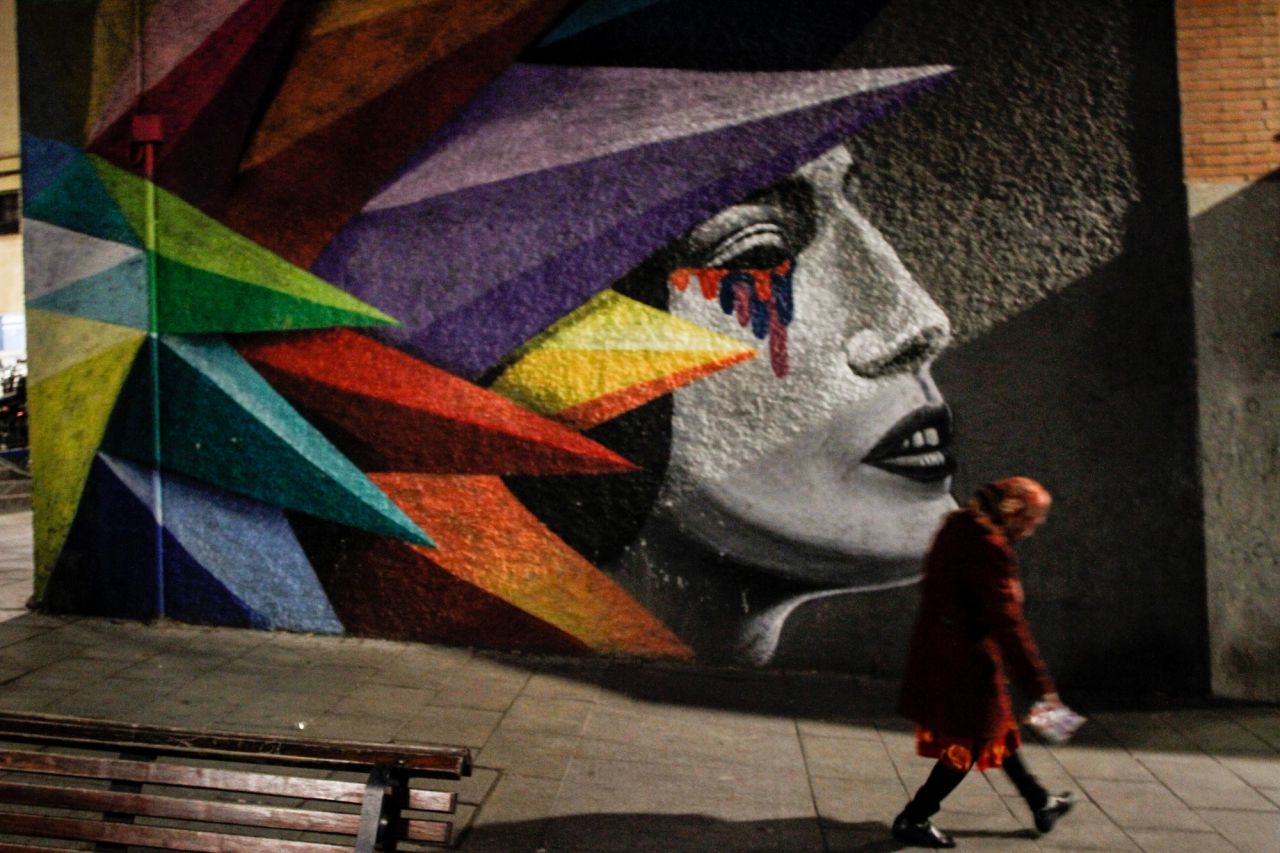 Mural de Okuda en la calle Embajadores
