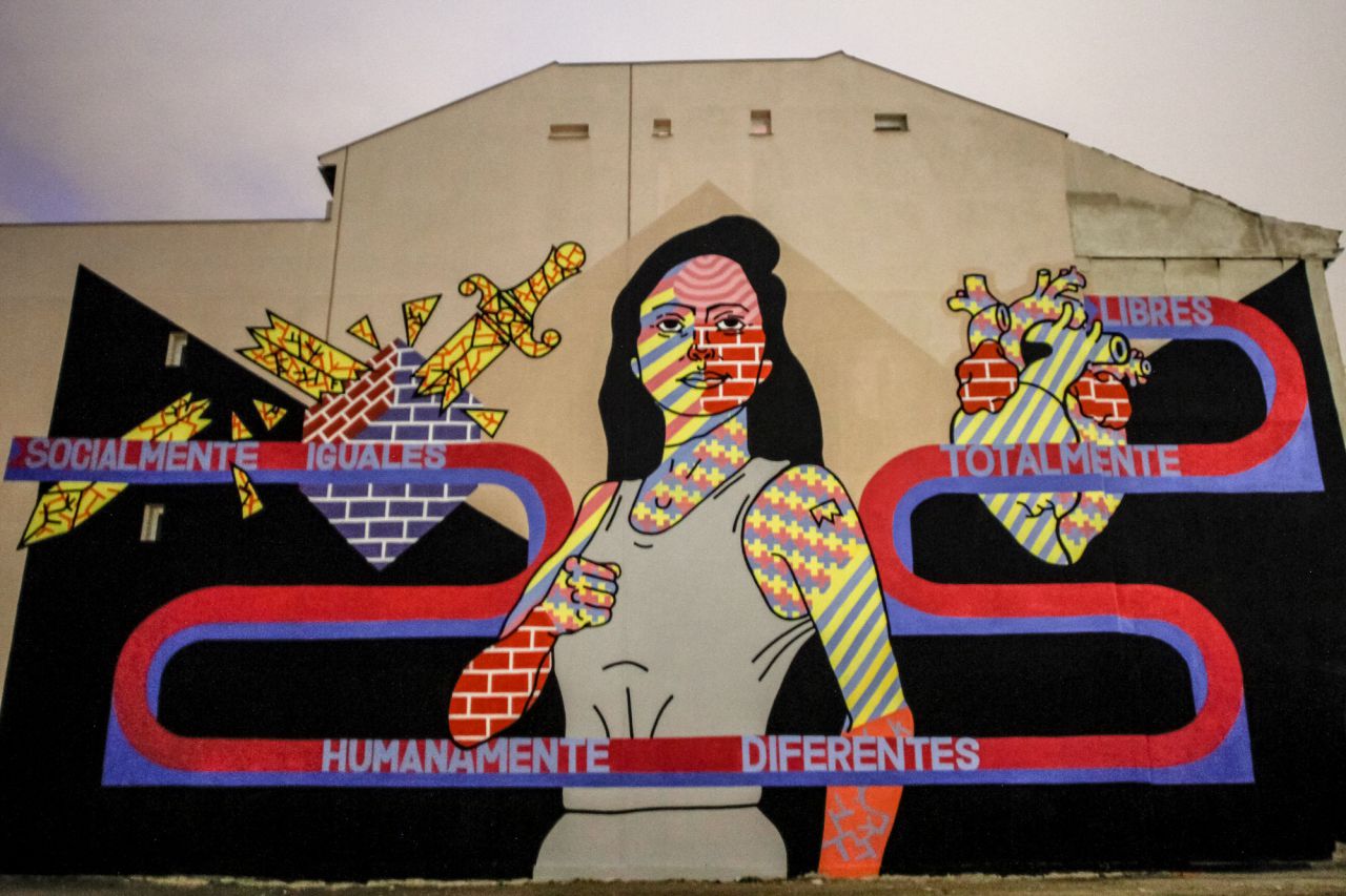 Mural de 'El Rey de la Ruina' en la calle Embajadores.