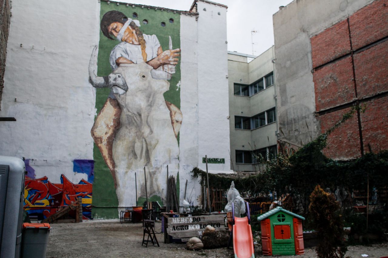 Una pieza de Raúl Casassola en el solar del Jardín Maravillas en la calle Antonio Grilo