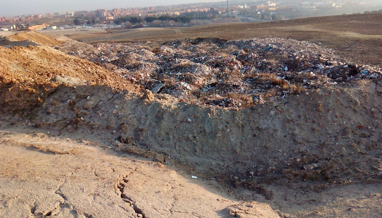 Nuevos vertidos incontrolados en vertederos ilegales de la Cañada Real