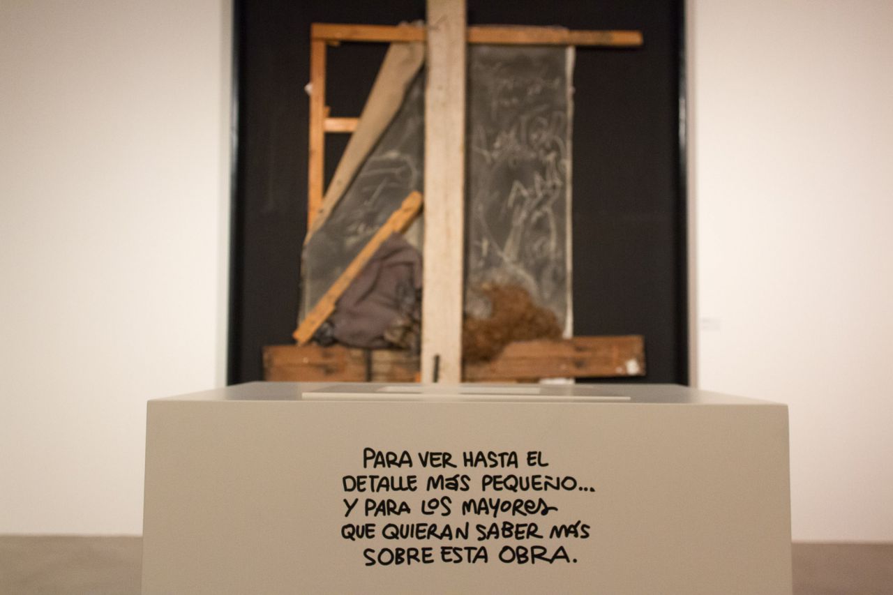 'Assemblage amb grafitti' de Tápies.
