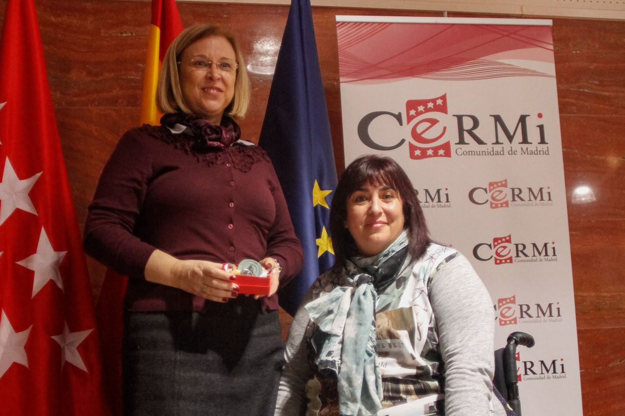 En la Categoría Trayectoria Personal, CERMI Madrid distinguió a María del Carmen Pérez Anchuela, que no ha podido asistir. Beatriz Elorriaga ha recogido el premio en su lugar.