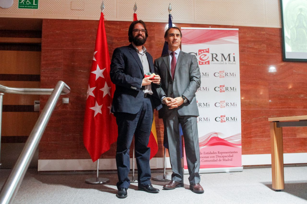 Entre tanto, en la Categoría Entidad/Empresa, CERMI Madrid ha reconocido el esfuerzo de la EMT de Madrid por hacer accesible el transporte público. 