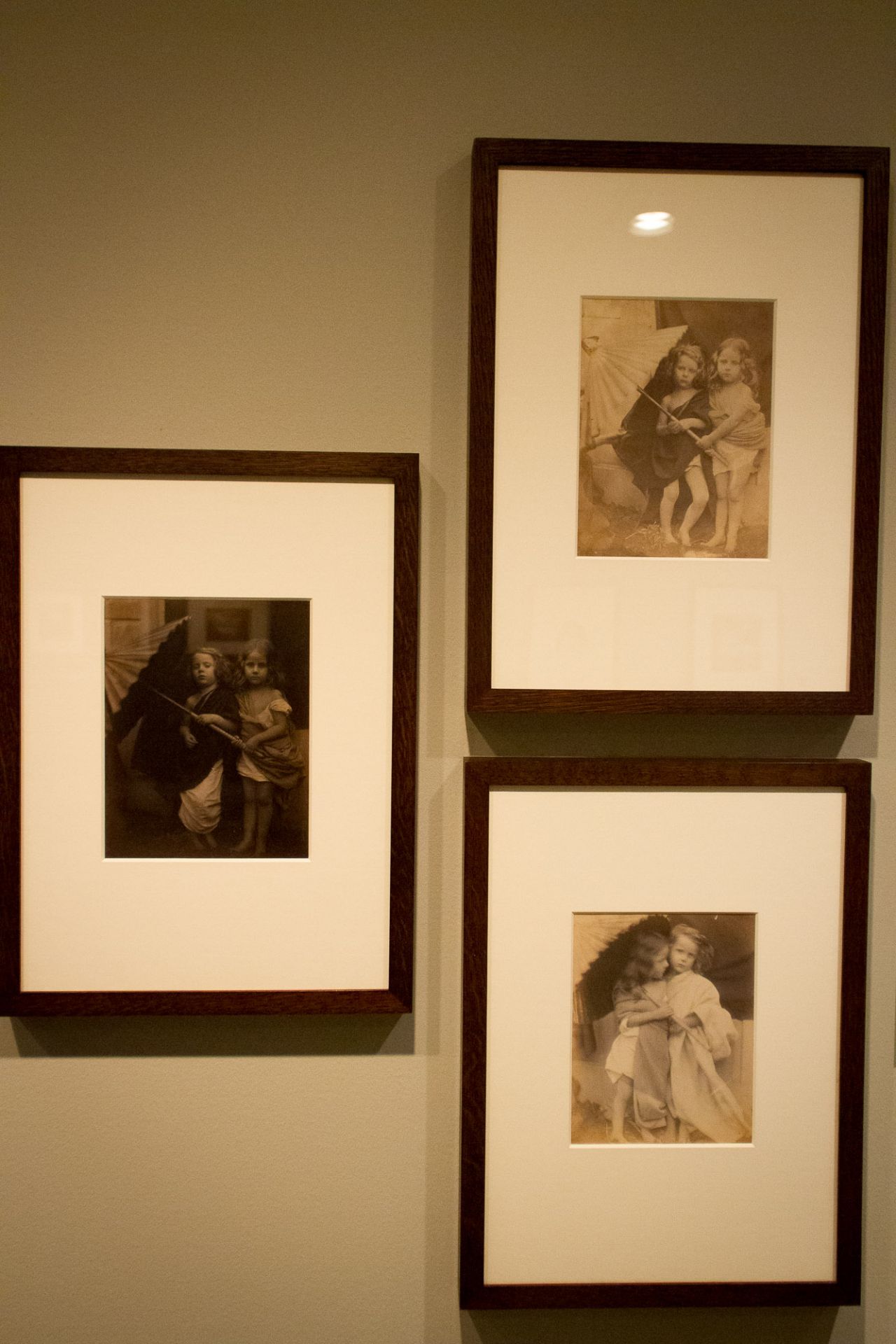 Varias fotos tituladas Paul y Virginia de 1864.