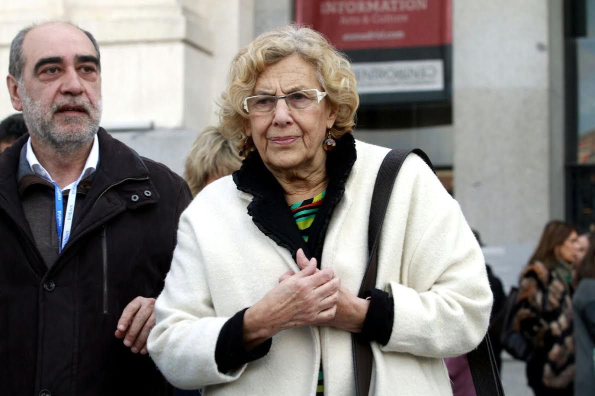Manuela Carmena, alcaldesa de Madrid, en el minuto de silencio
