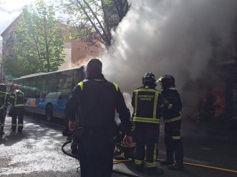 Han intervenido dos dotaciones de bomberos  y la Policía Municipal de Madrid. 