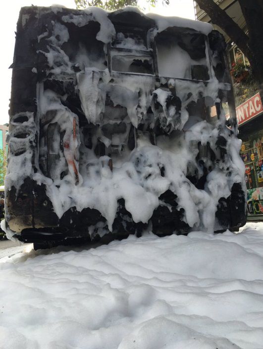 Incendio se ha controlado y extinguido con espuma