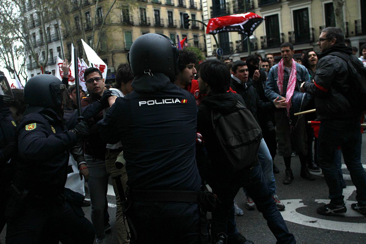 Altercados entre manifestantes del Frente de Estudiantes y del Sindicato de Estudiantes.