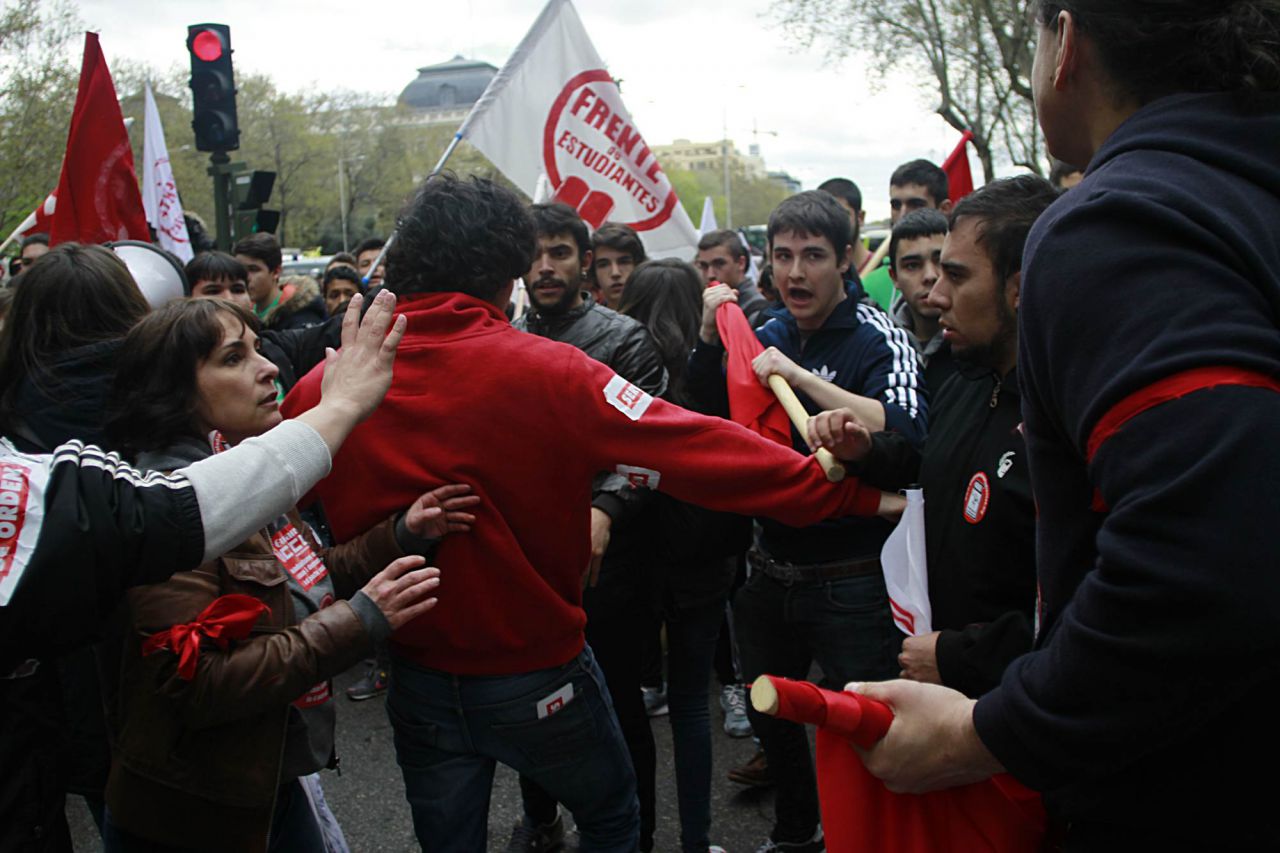 Altercados entre manifestantes del Frente de Estudiantes y del Sindicato de Estudiantes.