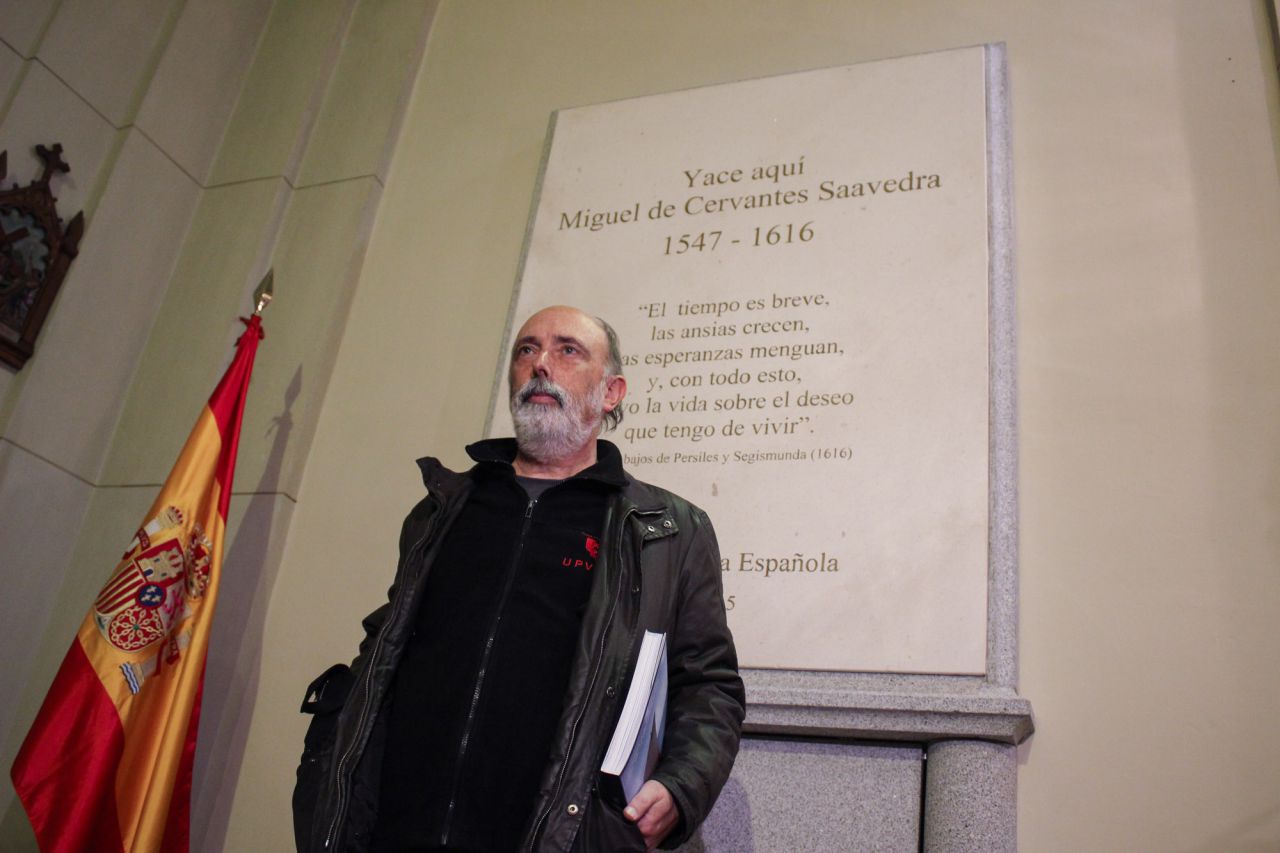 Francisco Etxebarria, antropólogo forense español y uno de los encargados en identificar los restos del escritor español. 