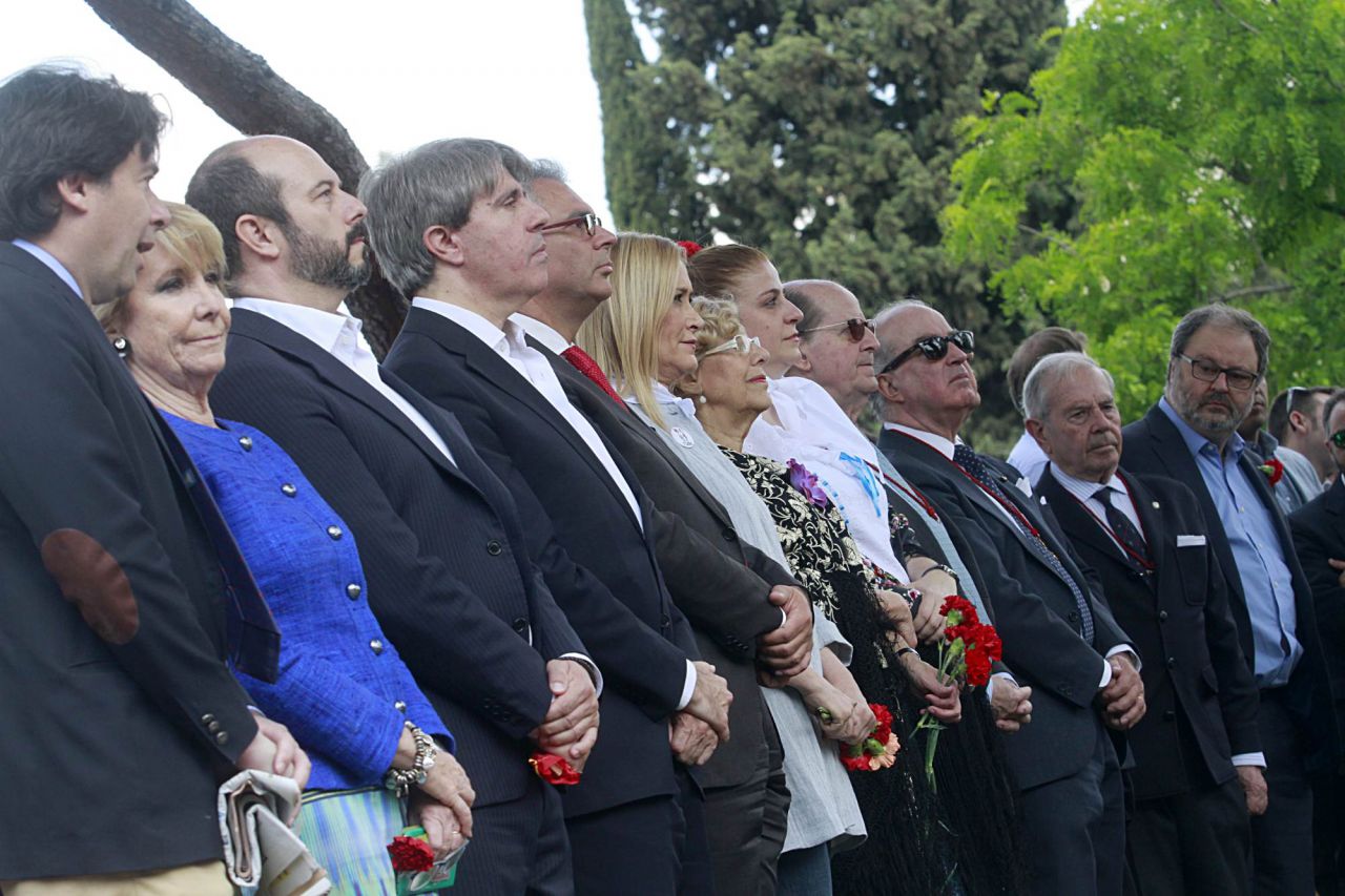 Todas las autoridades en la misa por el Dia de San Isidro.