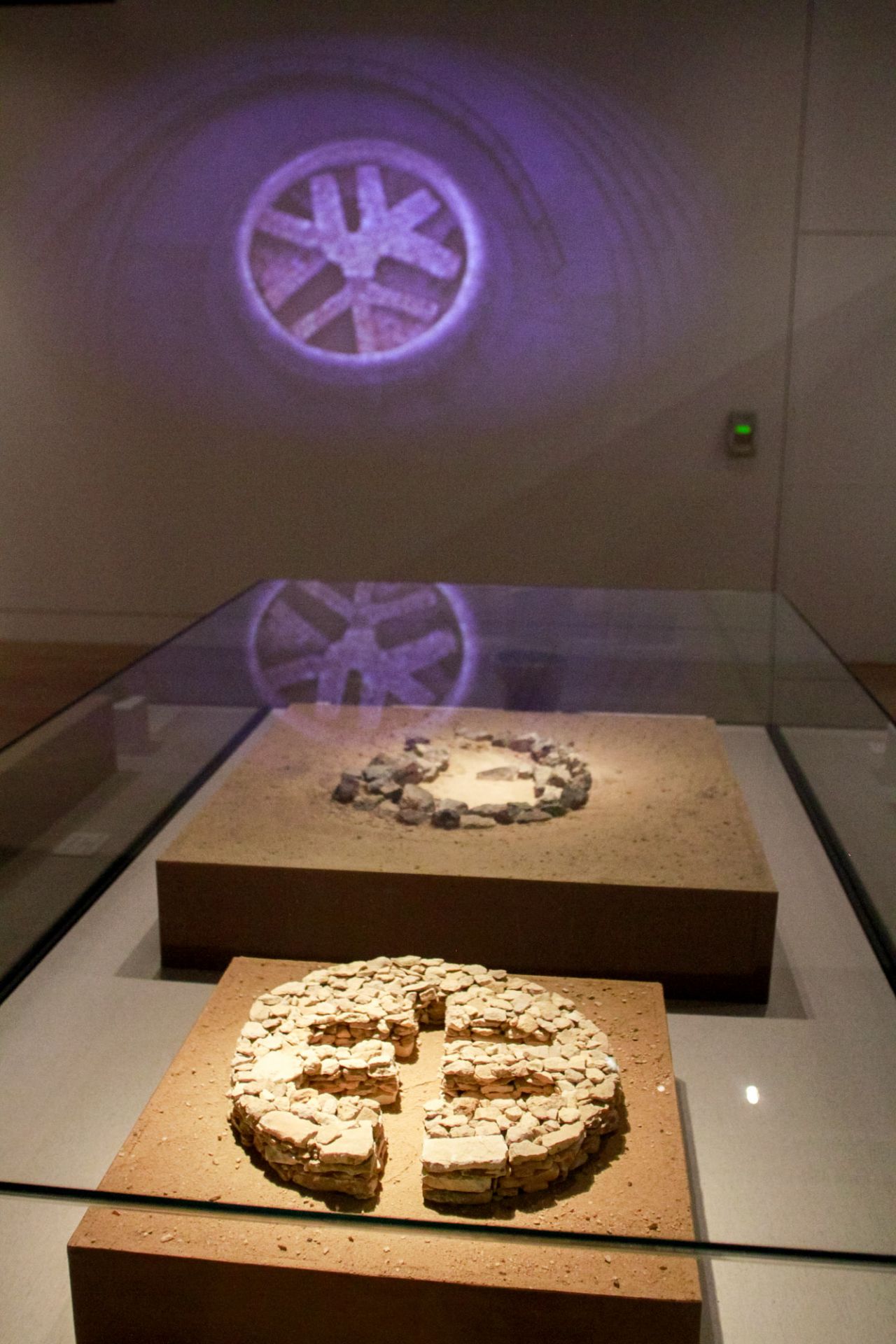 Réplicas de tumbas circulares halladas en Mleiha