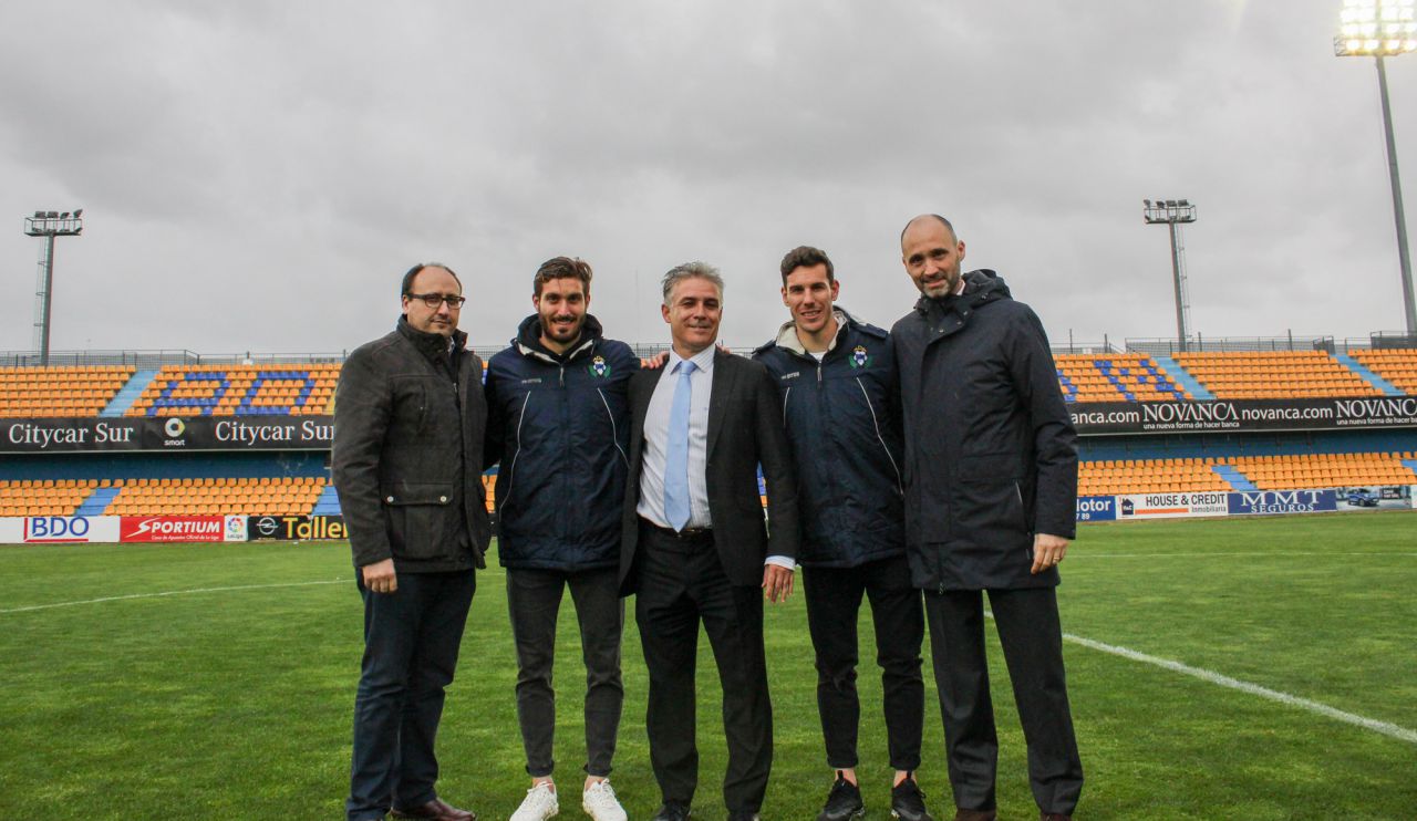Jesús Garcia (Gerente de Down Toledo), Jose Campaña (Jugador del Alcorcón), David Castillo (Director zona Madrid Suroeste del BBVA), Alvaro Rey (Jugador del Alcorcón), Ignacio Legido( Presidente del A.D. Alcorcón) 