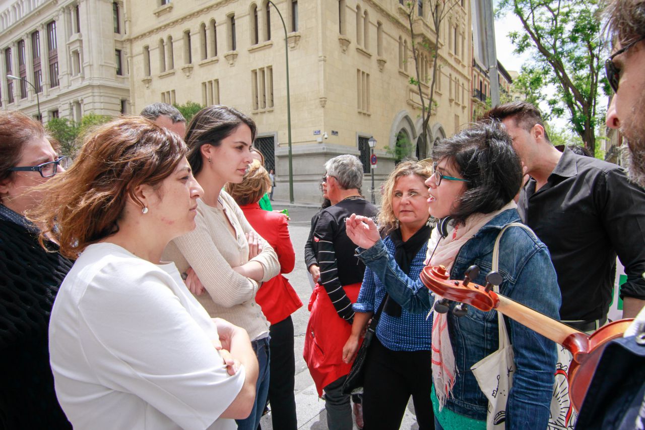 Rita Maestre y Celia Mayer atienden a los concentrados de las escuelas de música.