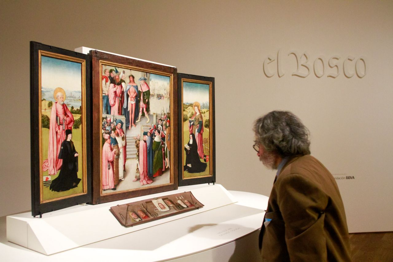 El Museo del Prado, heredero de la Colección Real junto con Patrimonio Nacional, custodia seis cobras entre las que destacan los trípticos de 'El Jardín de las Delicias', la 'Adoración de los magos' y el 'Carro de heno'. 