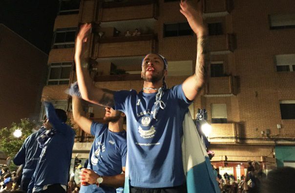 Los futbolistas del Leganés brindan por el ascenso