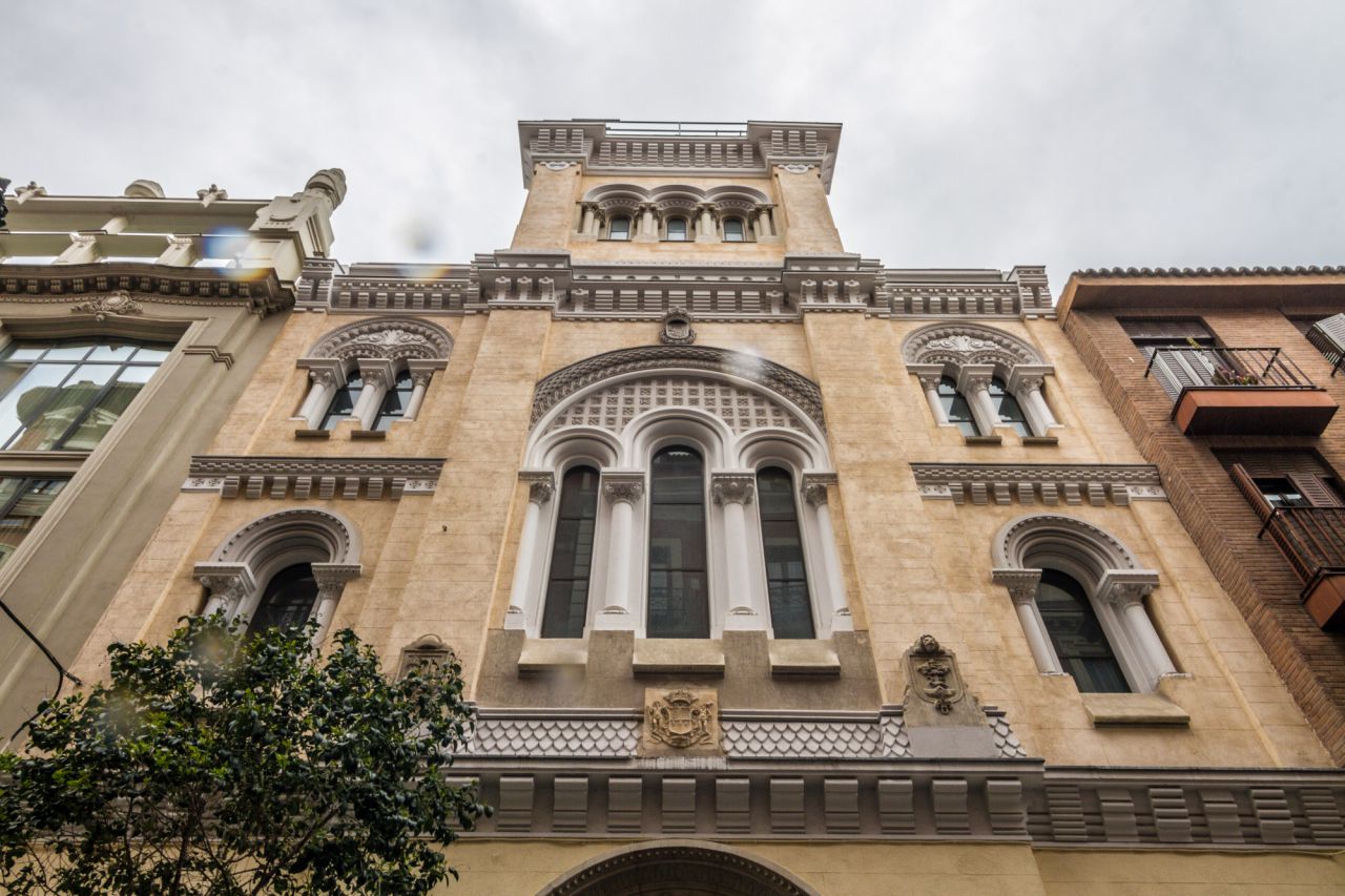 Tras la expulsión de los jesuitas en 1767, el edificio fue adquirido por la Congregación de los naturales de Vizcaya -que hasta ese momento estaban establecidos en San Felipe el Real- y lo sometieron a una profunda reforma que se encargó al arquitecto Francisco Moradillo. El templo se volvió a abrir al culto el 26 de diciembre de 1776.