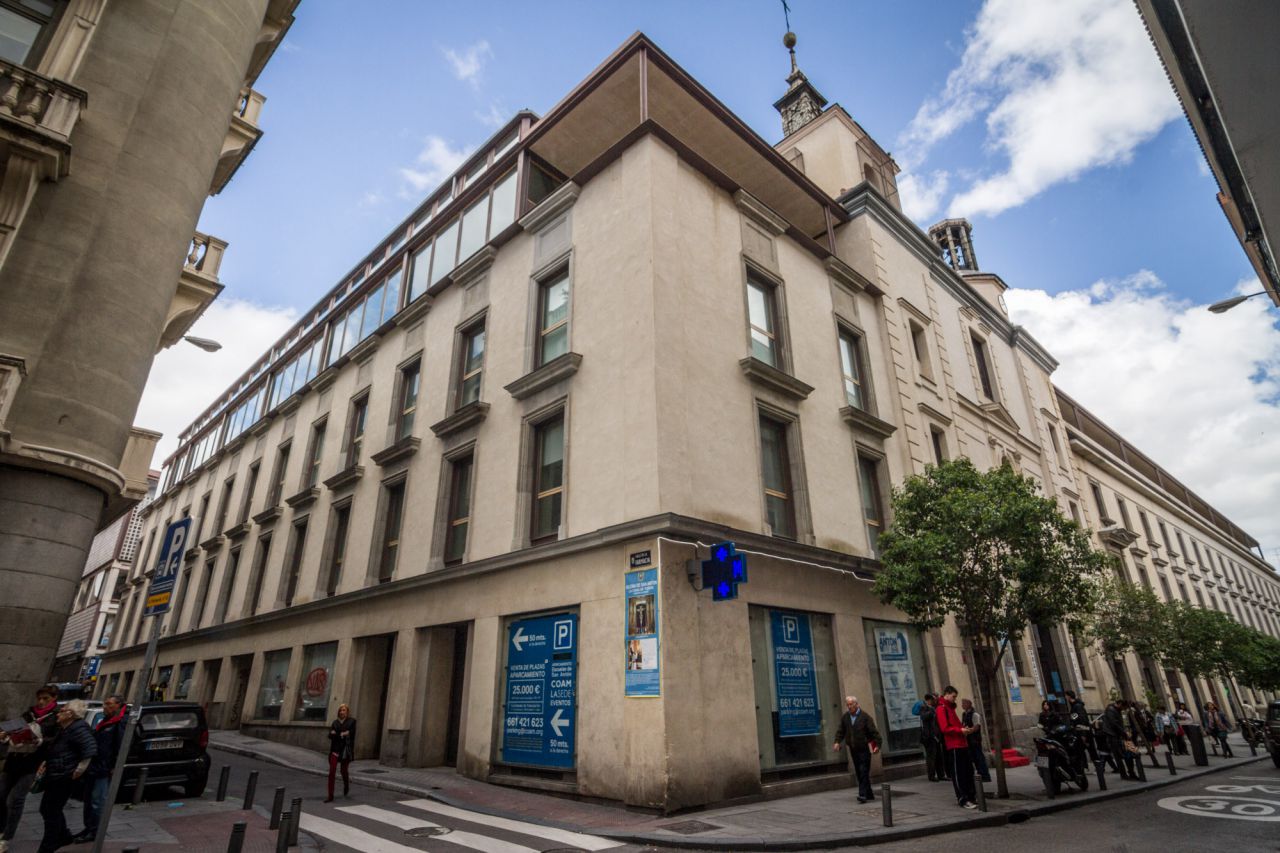Tras el establecimiento de los Escolapios en Madrid en 1729, y la fundación de su primer colegio en Lavapiés cuatro años después –las Escuelas Pías de San Fernando-, la Orden fundada por San José de Calasanz decidió en 1753 establecer un segundo colegio en la ciudad.