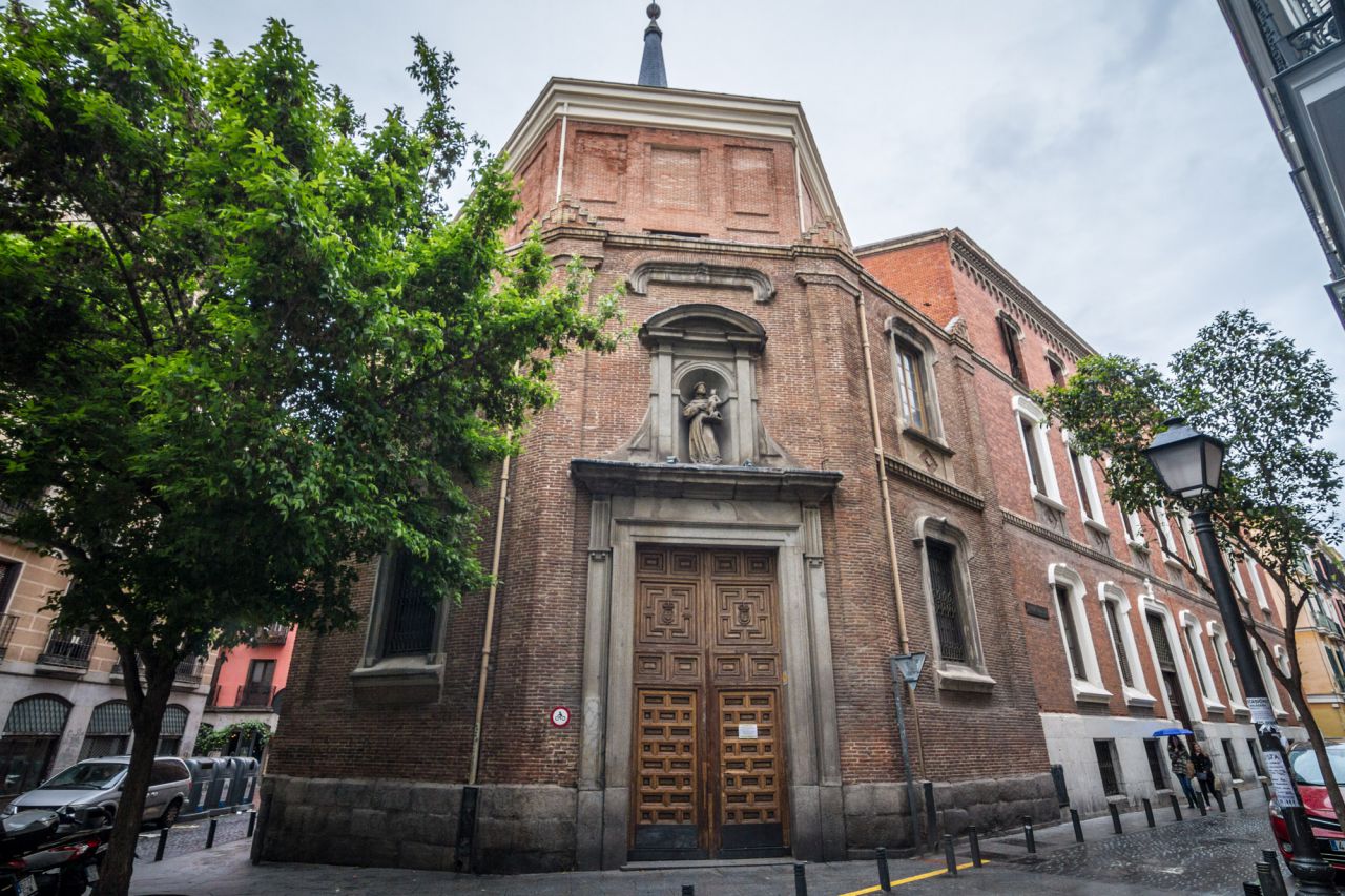 Al independizarse Portugal de la monarquía española a partir de 1640, el edificio quedó vacío, y en 1689, la regente Mariana de Austria decidió cederla al séquito de alemanes católicos que vinieron a Madrid acompañando a Mariana de Neoburbo, quien debía contraer matrimonio con Carlos II. A partir de ese momento va a ser conocida como San Antonio de los Alemanes.